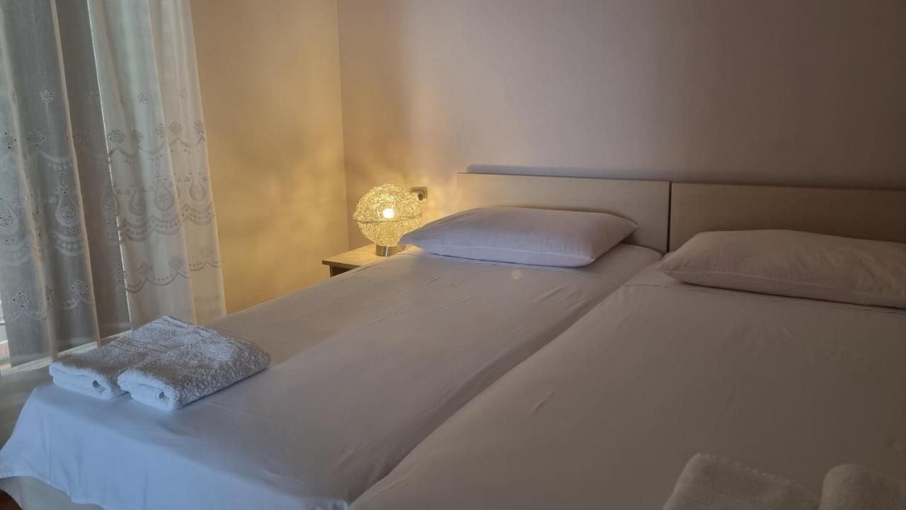 Apartments Kekica Novalja Eksteriør bilde